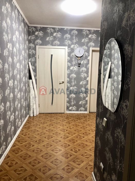 Продам 3 кімнатну з холом на Лівому березі