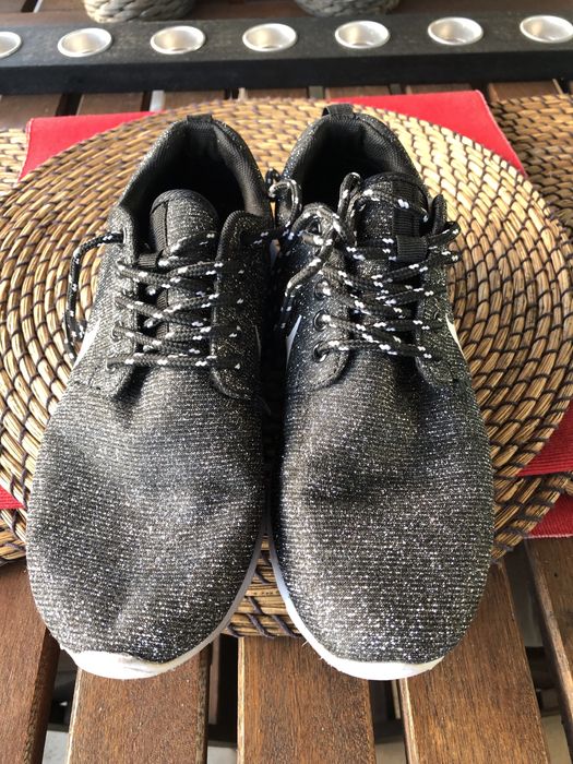 Tenis cinza brilantes