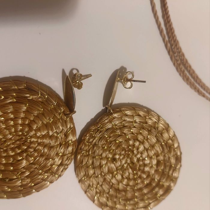 Colar Artesanal de Palha Buritia de Capim Dourado.

Fibra n