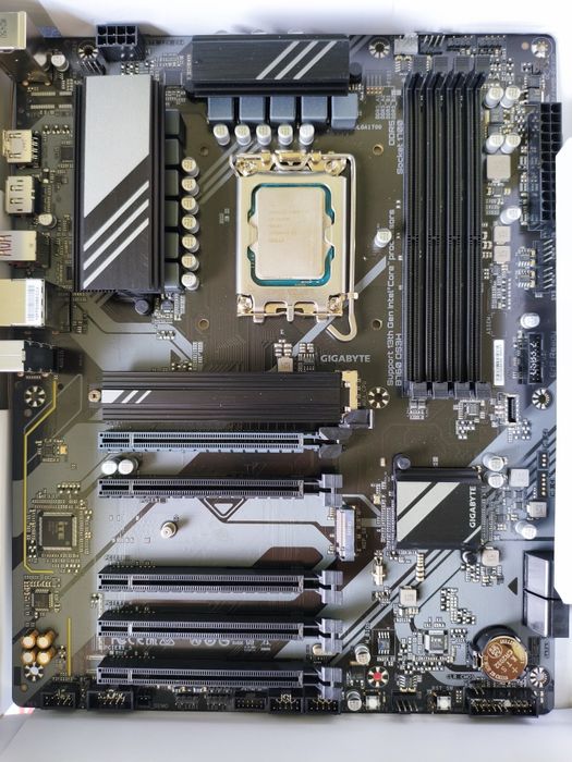 Motherboard  Gigabyte B760 DS3H ( DDR5 )+ Core i3 12100f  3.3Ghz