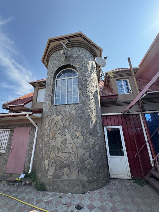 Дом с магазином, кафе, бильярдная, сауна Северный