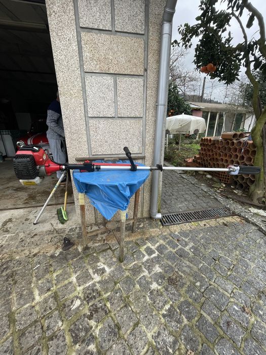 Rossadora, motossera e corta seves.