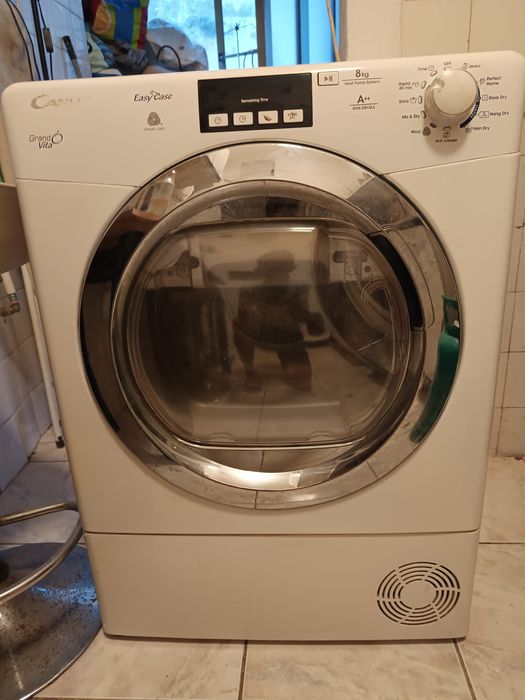 Máquina de secar roupas