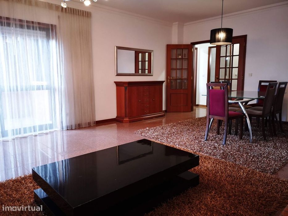Apartamento T3 com varanda em Rio Tinto Condominio Fechado
