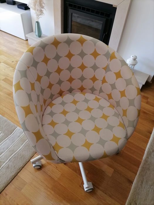 Cadeira de secretária / Cadeirão de quarto