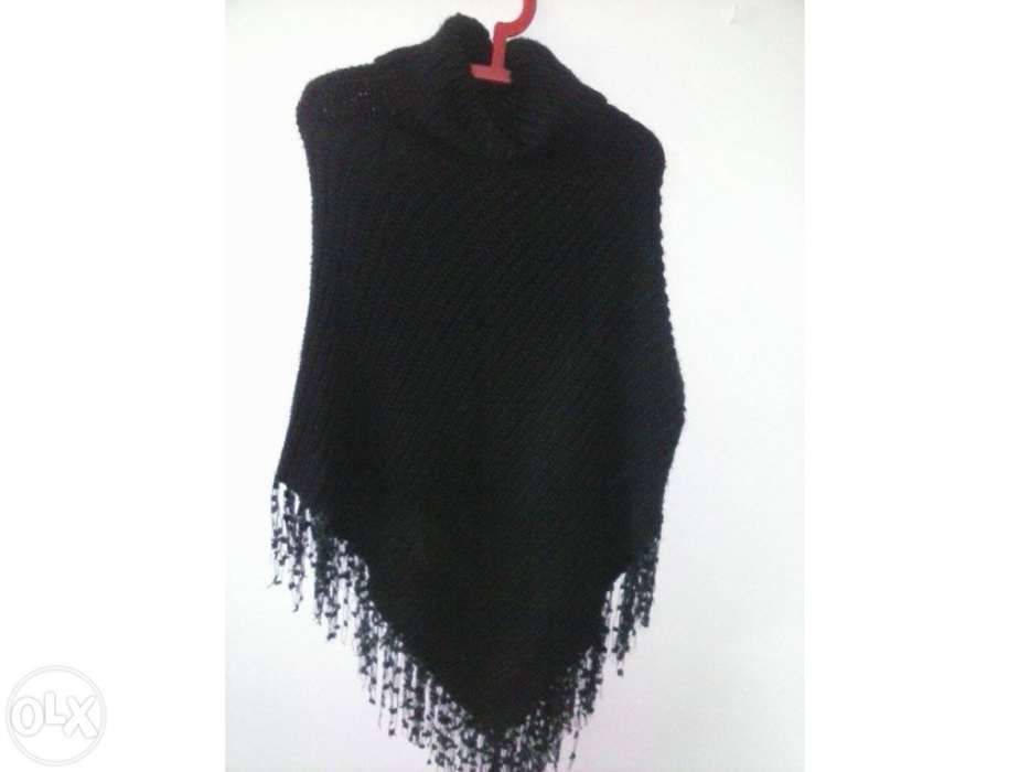 Poncho preto em malha
