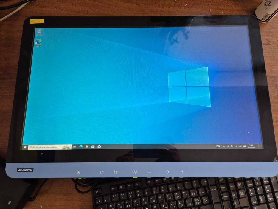 Сенсорный моноблок ADVANTECH POC-W242 AIO 24 IPS (i7-4650U/8GB/128SSD)