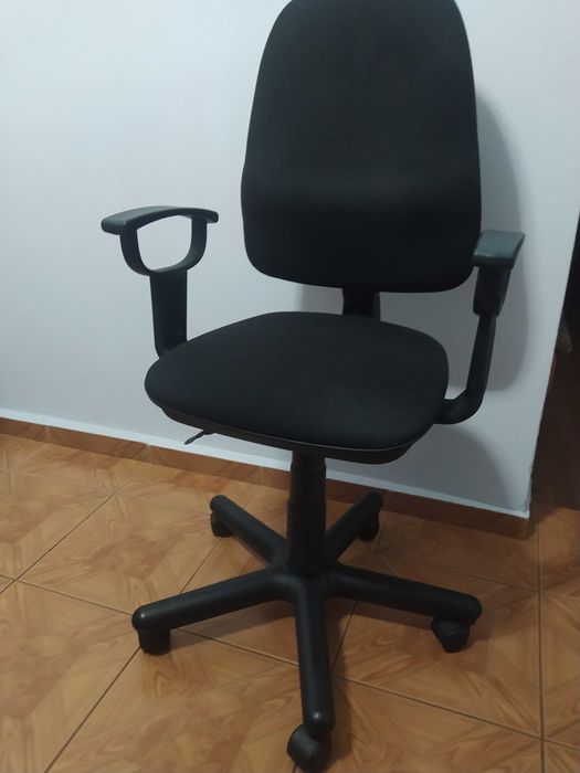 Krzesło obrotowe czarne