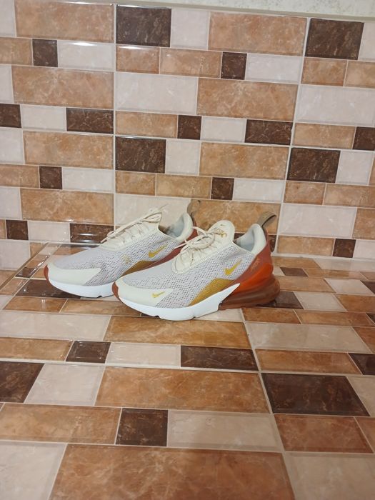 Оригінальні кросівки Nike Air Max 270 р-39