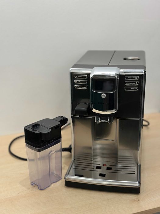 Кавомашина кофемашина Phillips гарний стан в рабочем состоянии