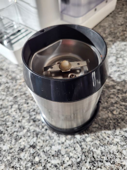 Moinho elétrico de café