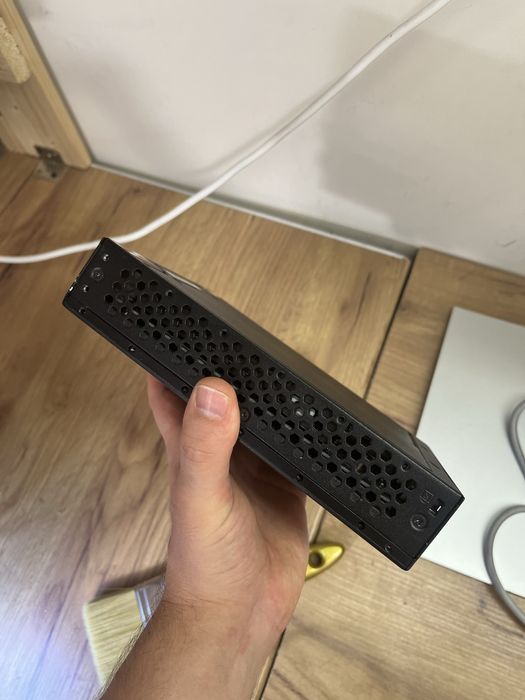 Міні-ПК Shuttle Intel Core i3-7100U / 8 ГБ / Windows 10 Home (компактний)