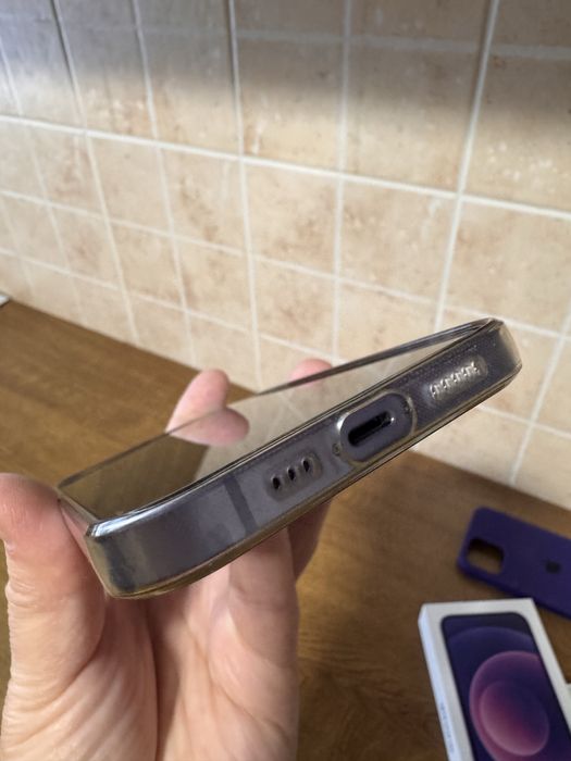 Продам iPhone 12