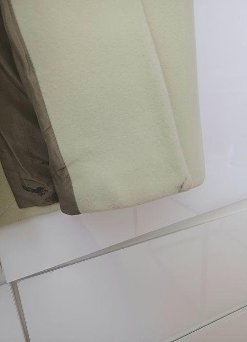Massimo Dutti wełniany płaszcz pastelowy żółty wełna długi midi guzik