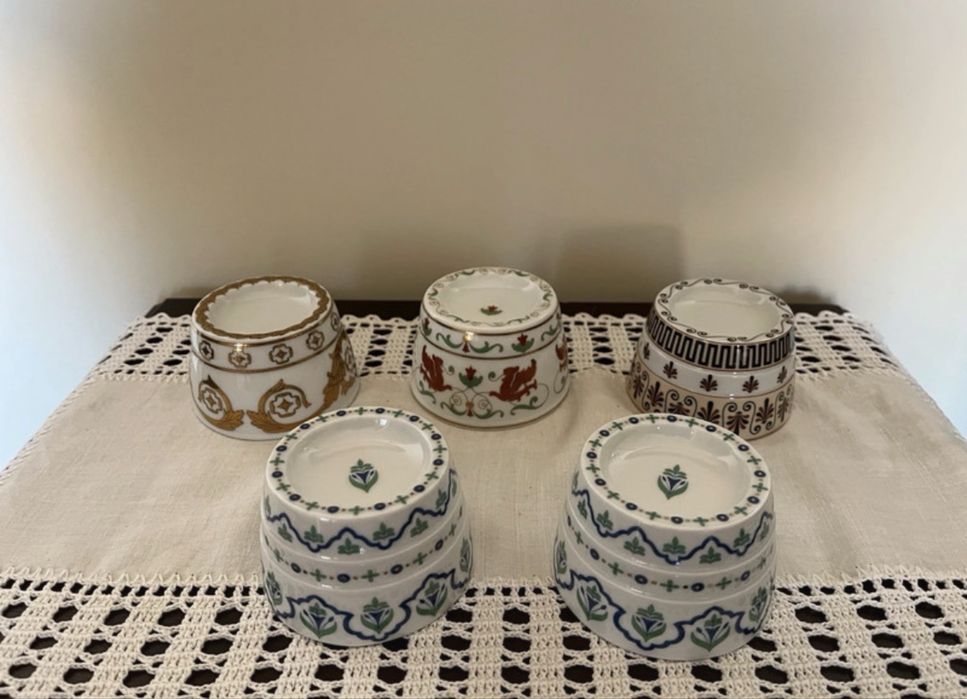 4 Saleiros em porcelana conventual porcelanas- Persa, Romano e Bizantino