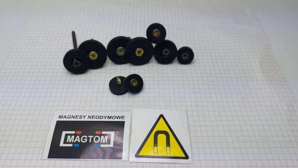 Magnes neodymowy z otworem na śrubkę do przykręcenia w gumie szczelny