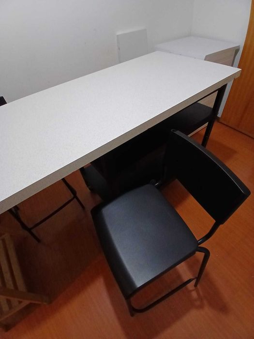 Ilha com 2 cadeiras - 110€