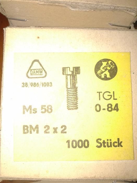 Śrubki do komputera 2x2