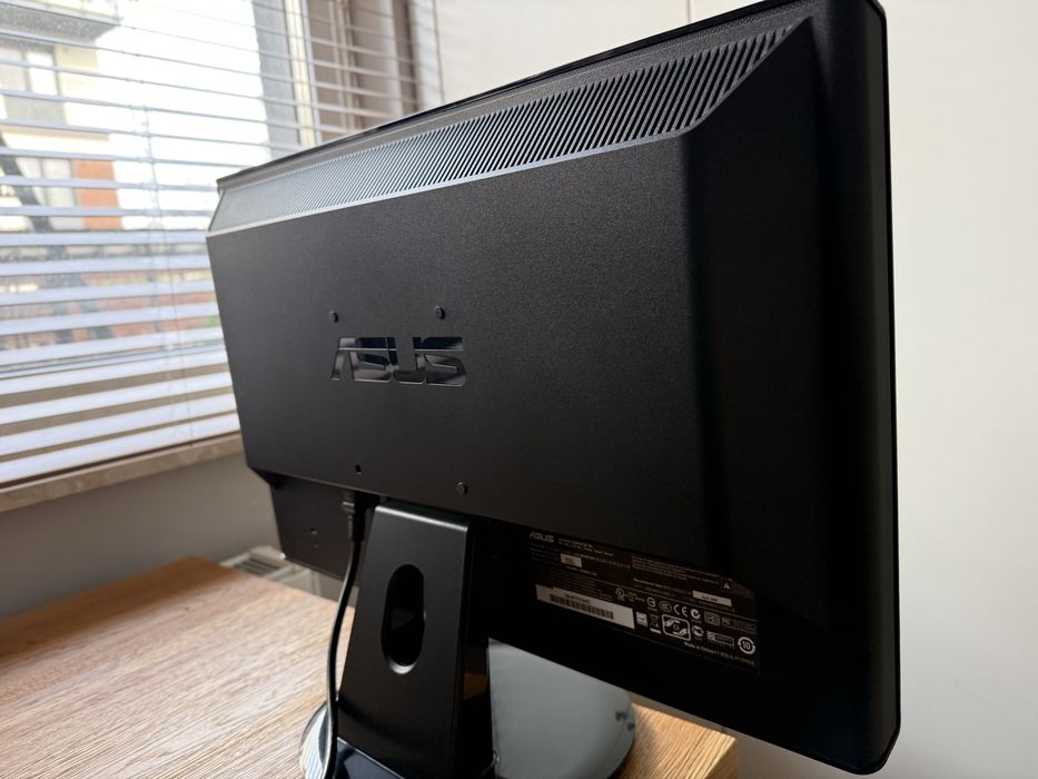 Monitor Asus LCD Full HD 19” cali sprawny