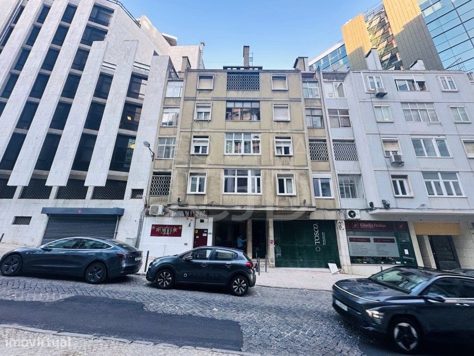 Apartamento T0+1 com Grande Terraço e Sótão - Avenidas Novas, Lisboa