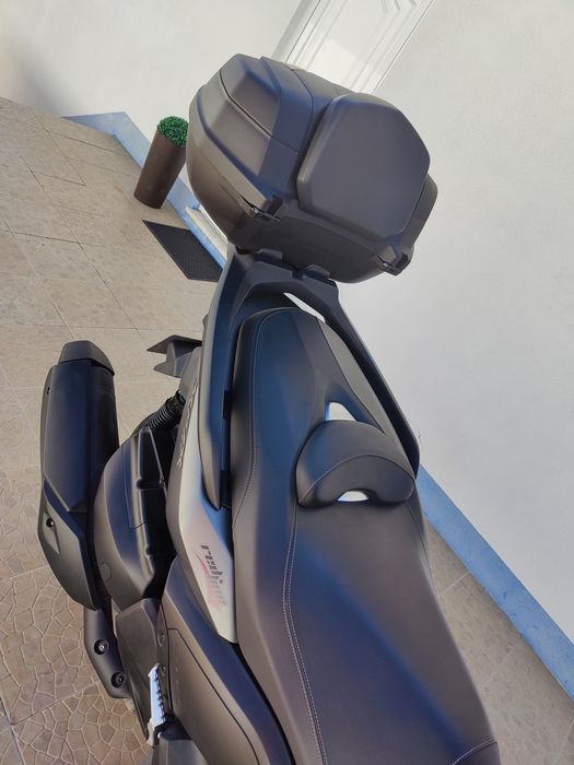 Yamaha Xmax - 400 (imaculada)