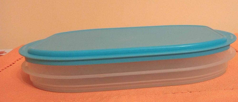 Pojemnik Tupperware do przechowywania żywności.