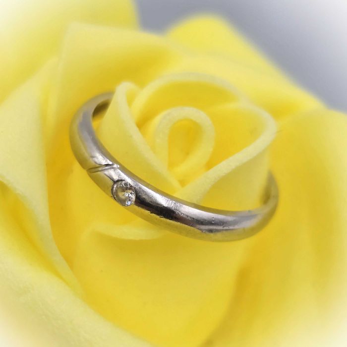 Pierścionek Białe Złoto Z Cyrkonią Próba 585 14K Waga 1,83g Rozmiar 17