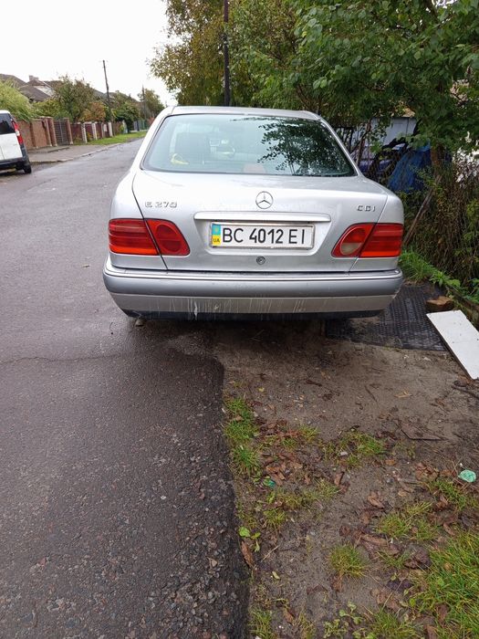 Мерседес  бенц 210 Е-200