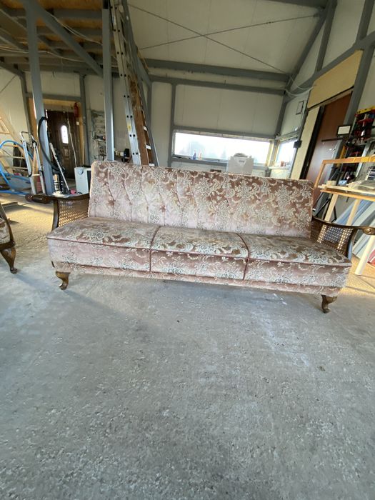 Sofa rozkładana vintage – rattanowe boki – lata 60./70.