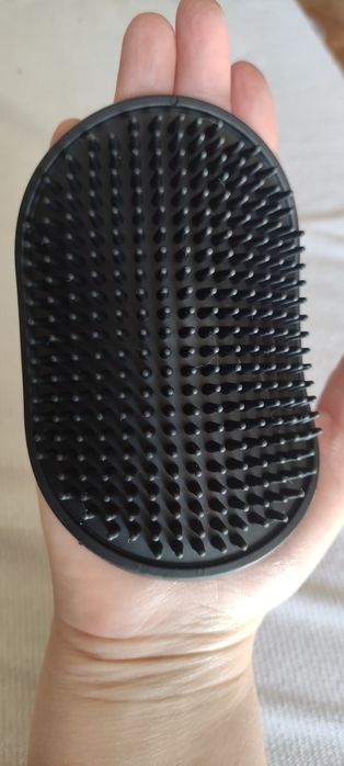 Nowa Szczotka-  masażer wyczesuje, zmierza włos, masuje
