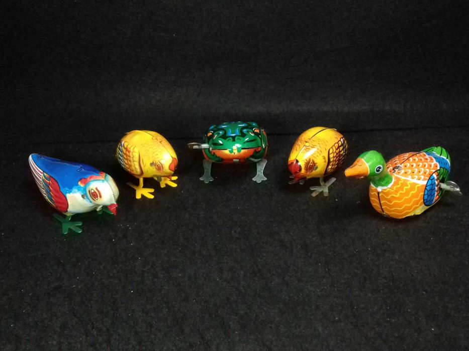 5 Brinquedos em metal, com corda - sistema mecânico a funcionar.
