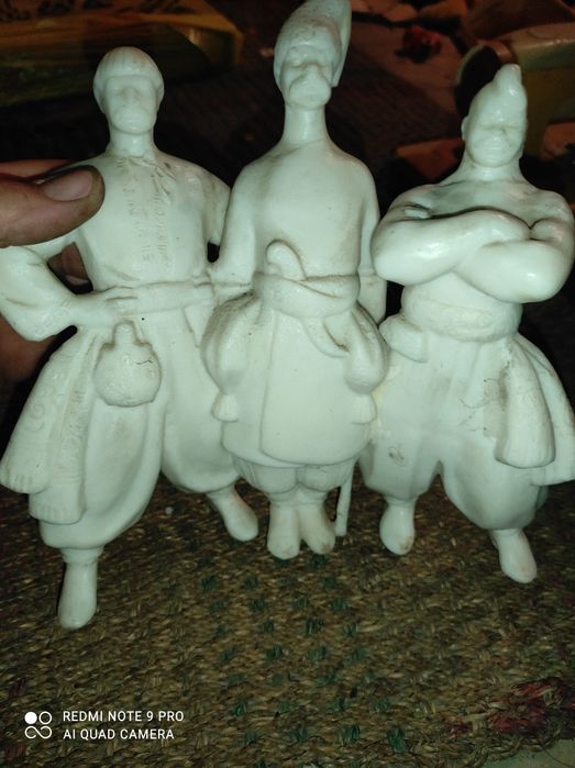 Статуэтка три козака