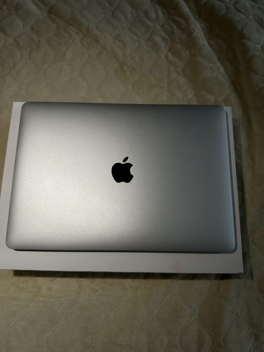 Продам MacBook Pro 2020 512gb
