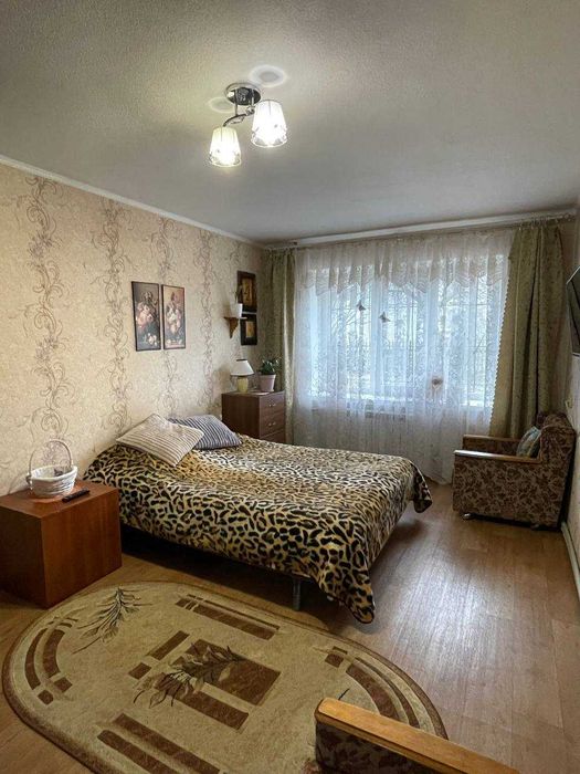 У Центрі селища Буди шикарна 3 кімн. квартира з капітальним ремонтом.