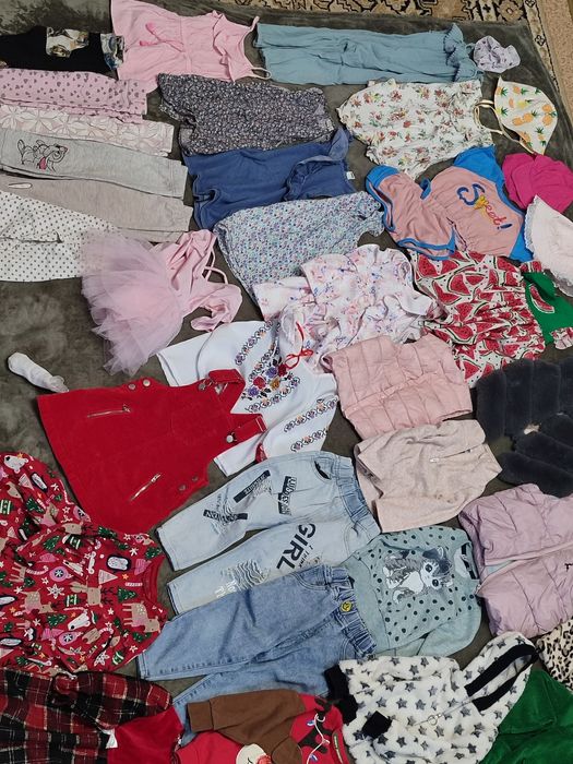 Теплая кофта красивое платье новогодние джинсовка .