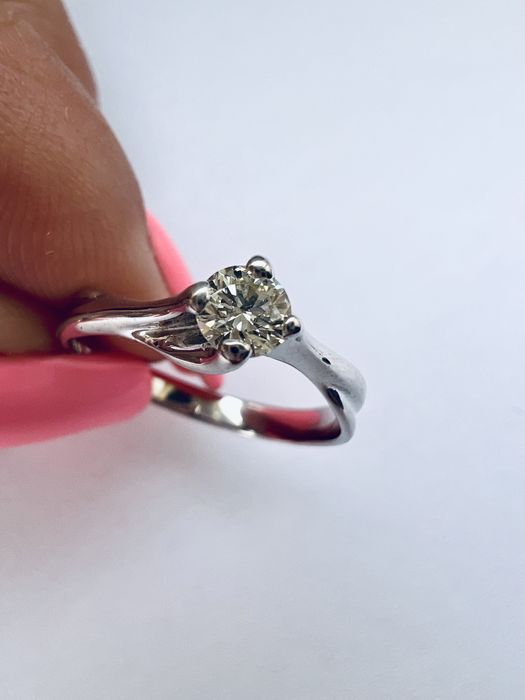 Золотое кольцо с бриллиантом 0,21ct КЮЗ белое золото 585 проба