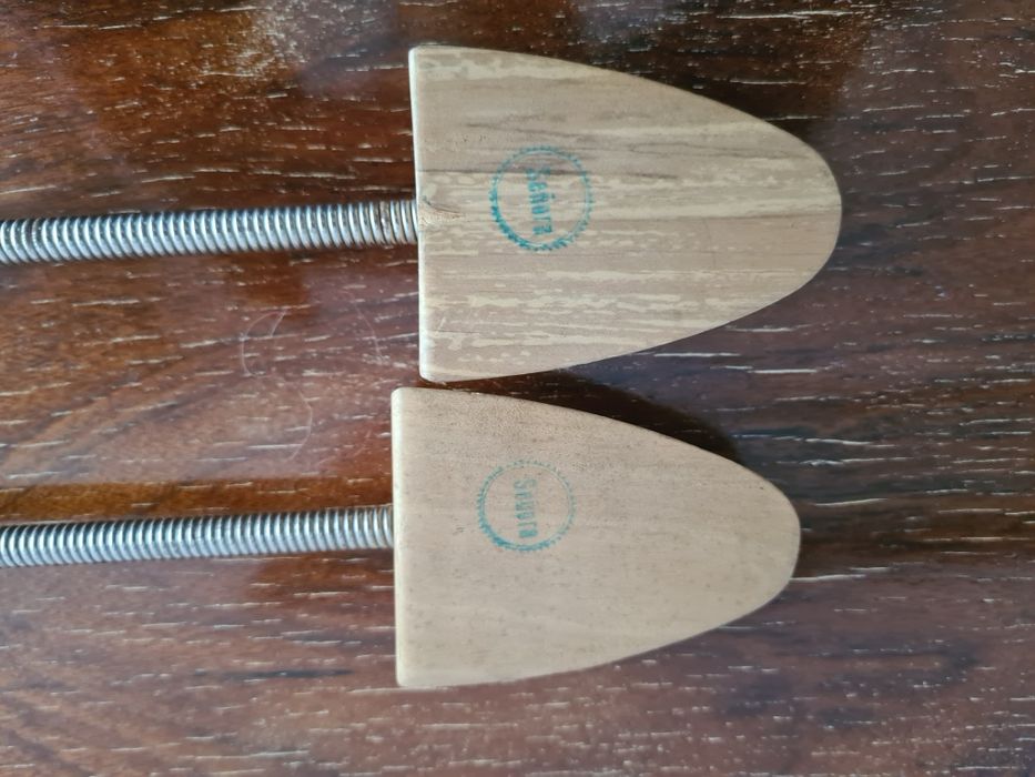 Alargadores de sapatos  madeira