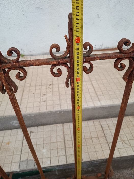 Grades exterior em ferro
