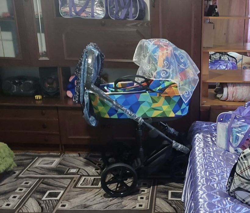 Продам коляску 2 в 1 Adamex Porto Light Lux Y-123  калейдоскоп б/у