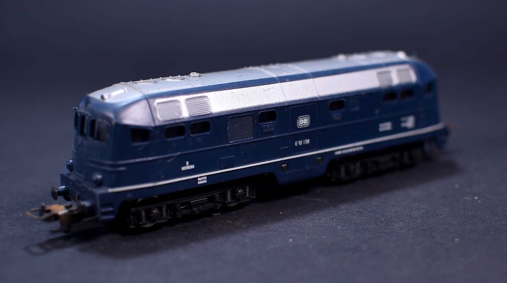 Lokomotywa Lima E10 238 H0 Granatowa (Luźny Mechanizm)