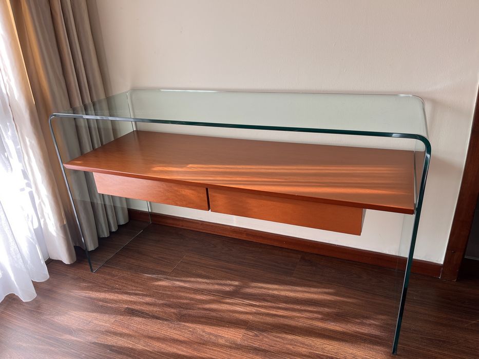 Aparador/Consola de vidro com gavetas em cerejeira