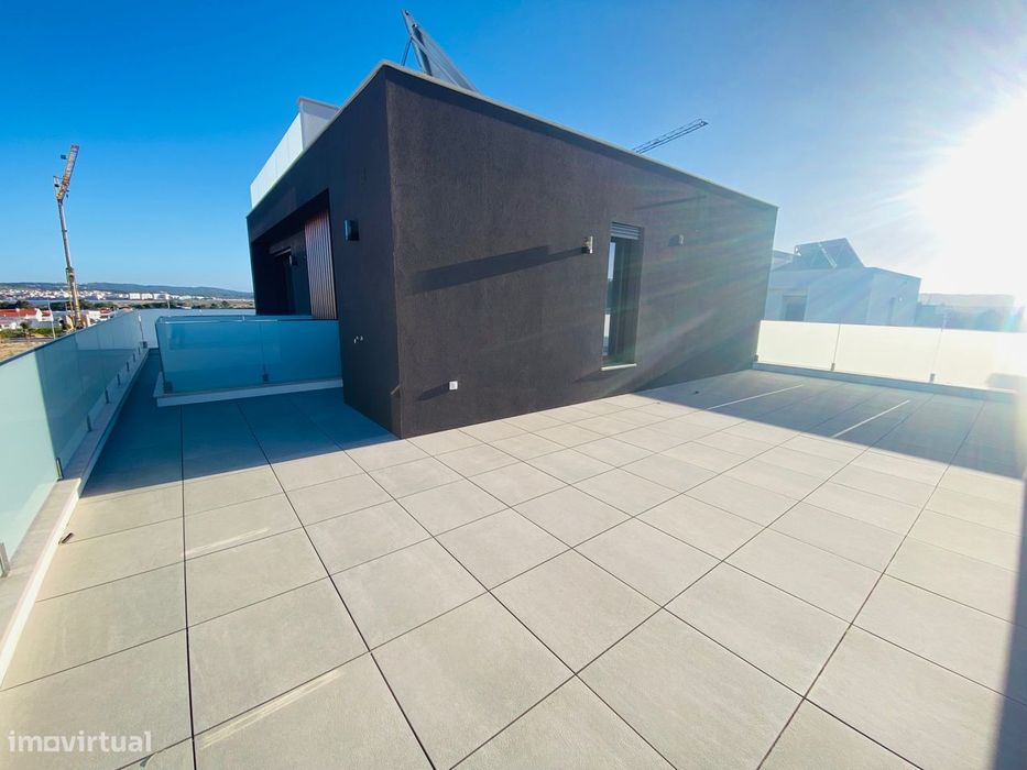 Moradias T4 de qualidade superior com piscina - Salir do Porto