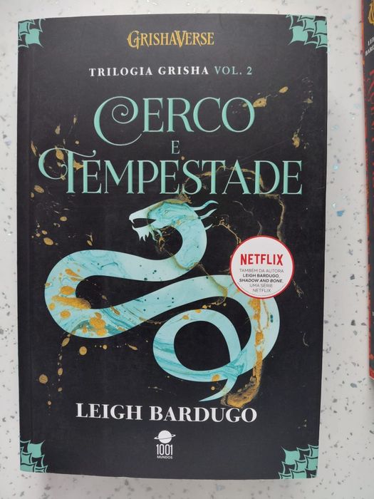 Livros trilogia sombra e ossos grisha
