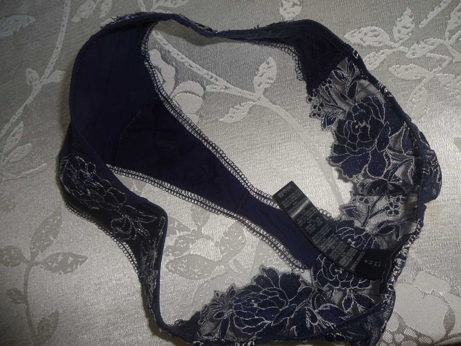 La Perla oryginalne haftowane srebrne kwiaty granatowe stringi