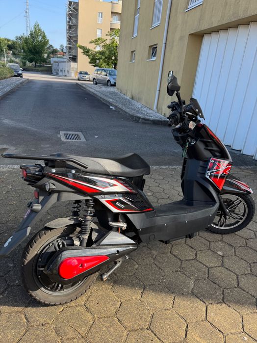 Mota Elétrica com Bateria de Lítio – 600€