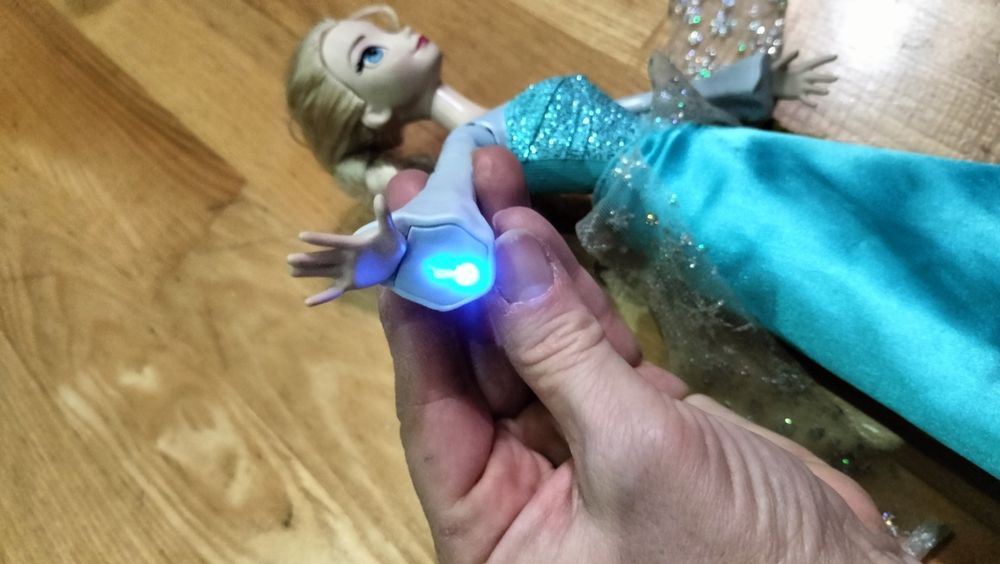 Lalka Elza strzelajaca Mattel tort gratis Barbie syrenka