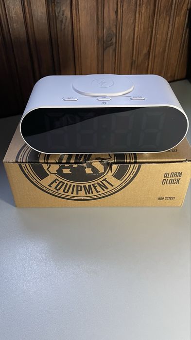 LED будильник-зарядка BEAREARE