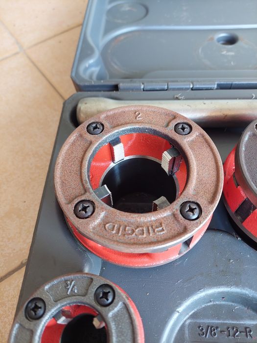 Roscadora para tubos