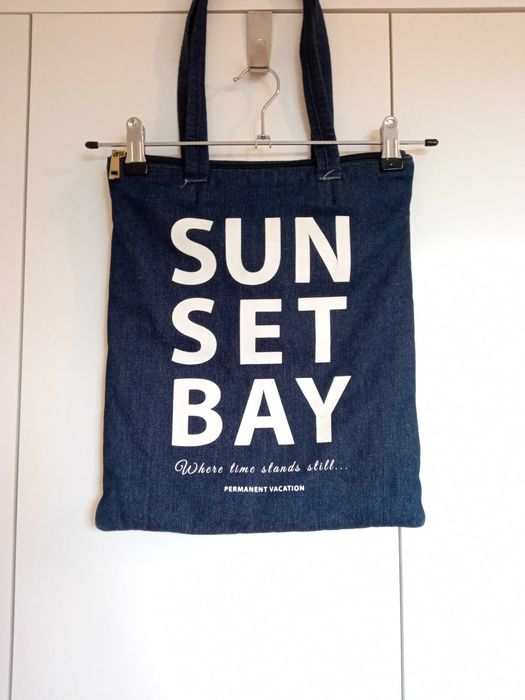 Jeansowa torebka z napisem CARRY