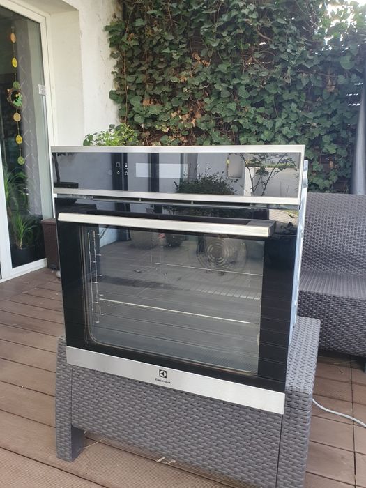 Piekarnik z pyrolizą marki Electrolux